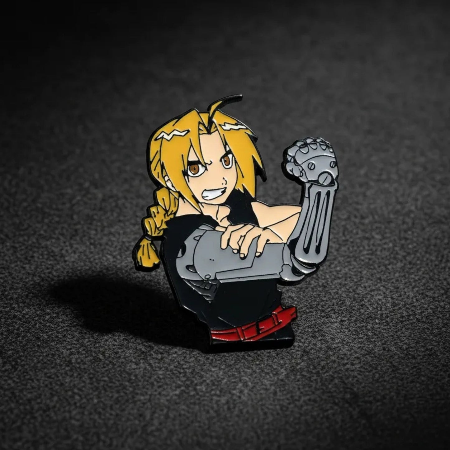 Broche / Pin Edward Elric Con Brazo Mecanico - Fullmetall Alchemist
