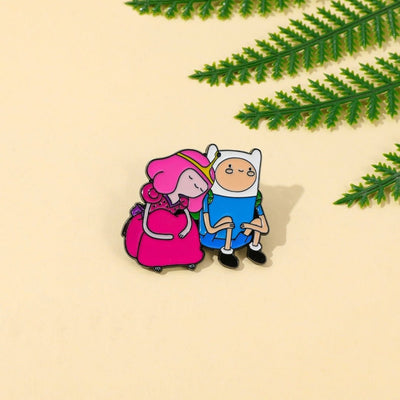 Broche / Pin Finn Y Princesa Chicle (Sentados) - Hora De Aventura