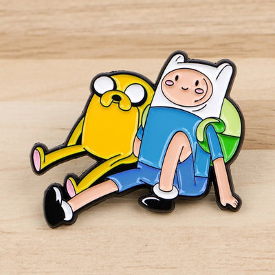 Broche / Pin Jake Y Finn Sentados - Hora De Aventura